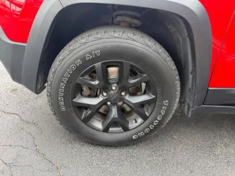More photos of 2018 Jeep Cherokee Trailhawk 4x4 4dr SUV at Victory Motors Chesterfield, MI