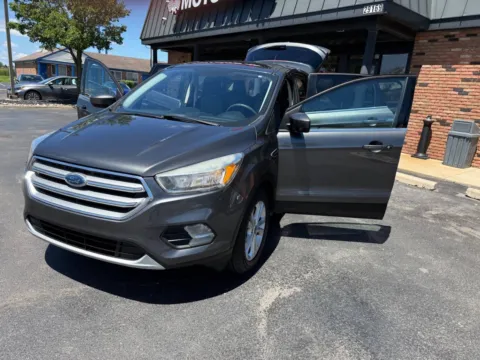 Gray 2017 Ford Escape SE 4dr SUV for sale in Chesterfield, MI