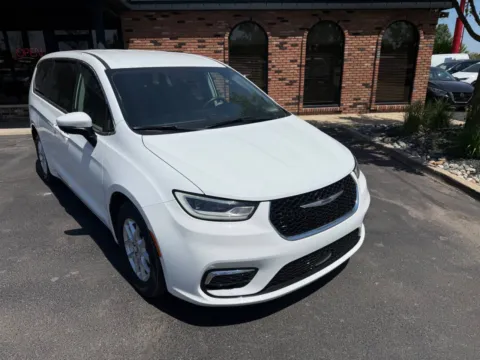 White 2023 Chrysler Pacifica Touring L 4dr Mini Van for sale in Chesterfield, MI