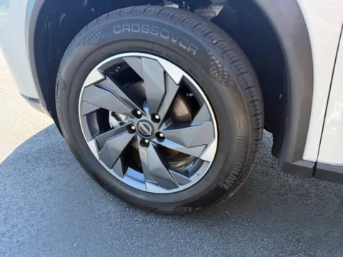 More photos of 2024 Nissan Rogue SV 4dr Crossover at Victory Motors Chesterfield, MI
