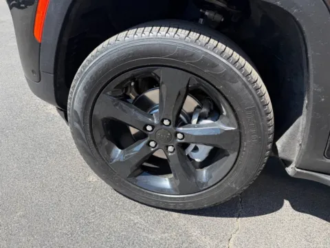 More photos of 2024 Jeep Grand Cherokee Limited 4x4 4dr SUV at Victory Motors Chesterfield, MI
