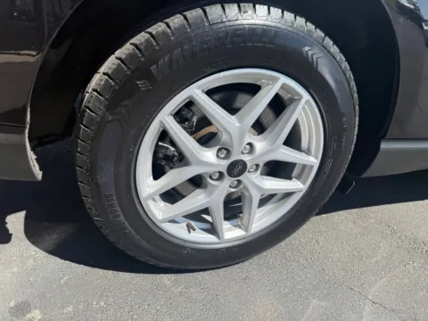More photos of 2024 Ford Edge SEL AWD 4dr SUV at Victory Motors Chesterfield, MI