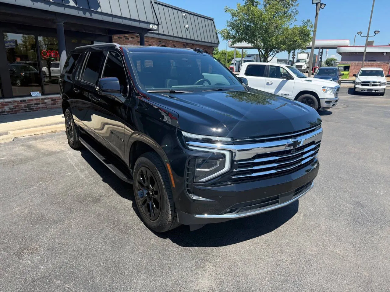 2025 Chevrolet Suburban LT 4WD's photo
