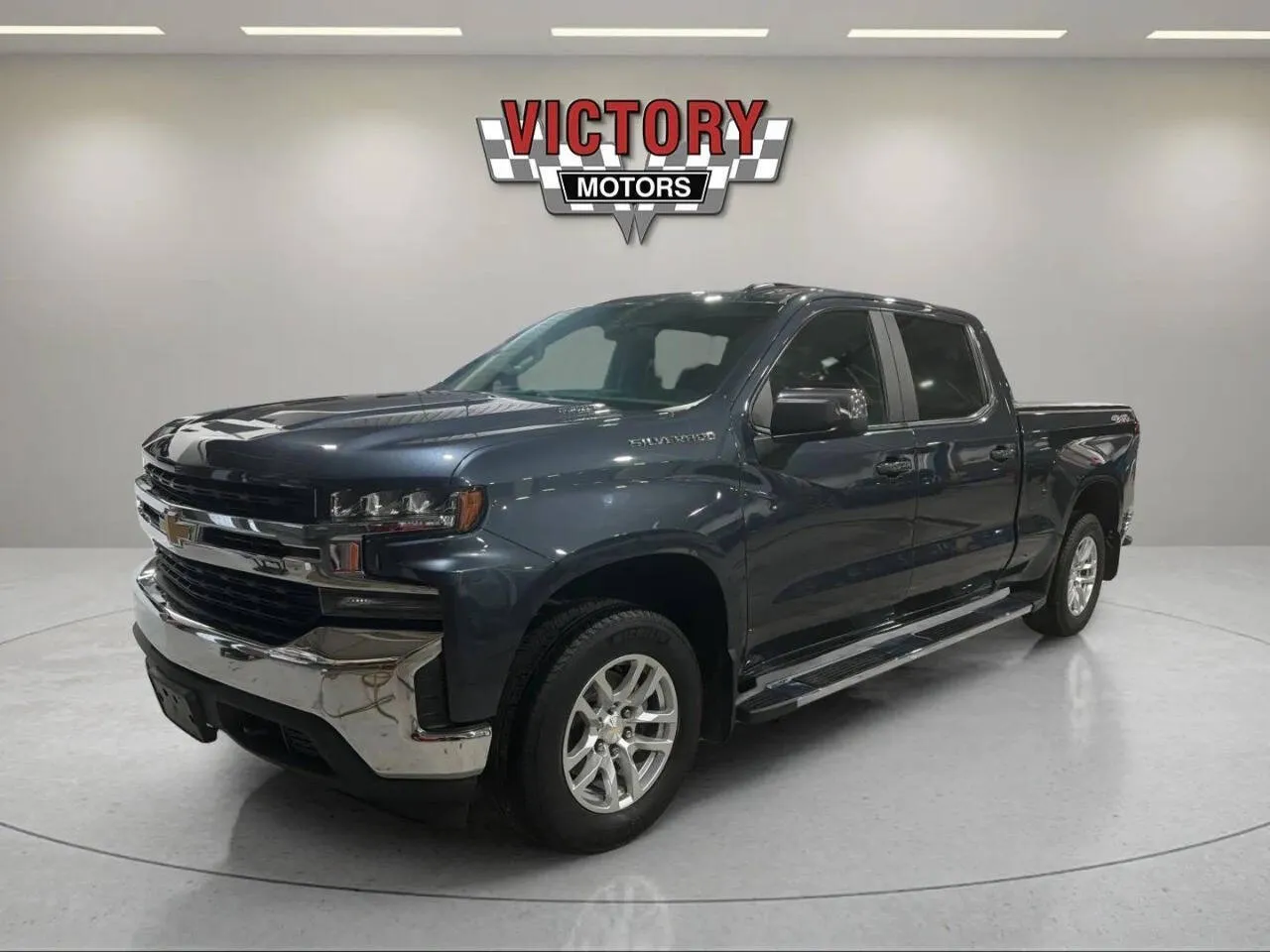 Gray 2021 Chevrolet Silverado 1500 LT 4x4 4dr Crew Cab 5.8 ft. SB w/1LT for sale in Chesterfield, MI