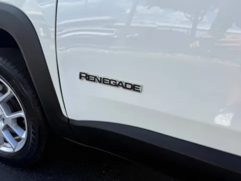 More photos of 2023 Jeep Renegade Latitude 4x4 4dr SUV at Victory Motors Chesterfield, MI