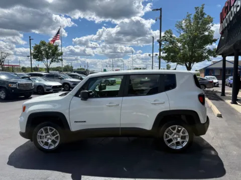 More photos of 2023 Jeep Renegade Latitude 4x4 4dr SUV at Victory Motors Chesterfield, MI