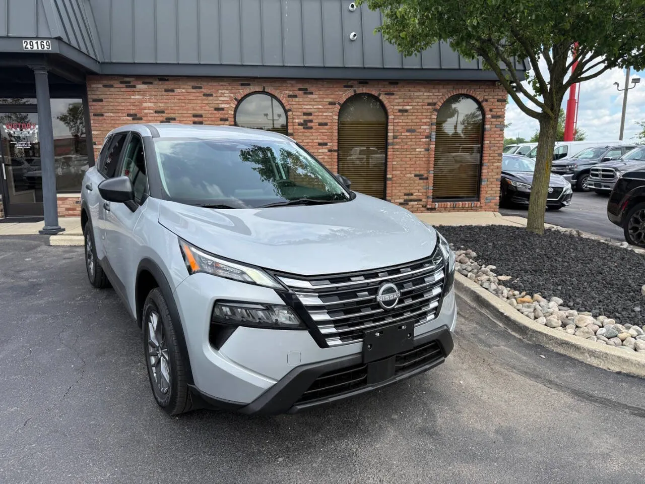 White 2025 Nissan Rogue SV AWD 4dr Crossover for sale in Chesterfield, MI