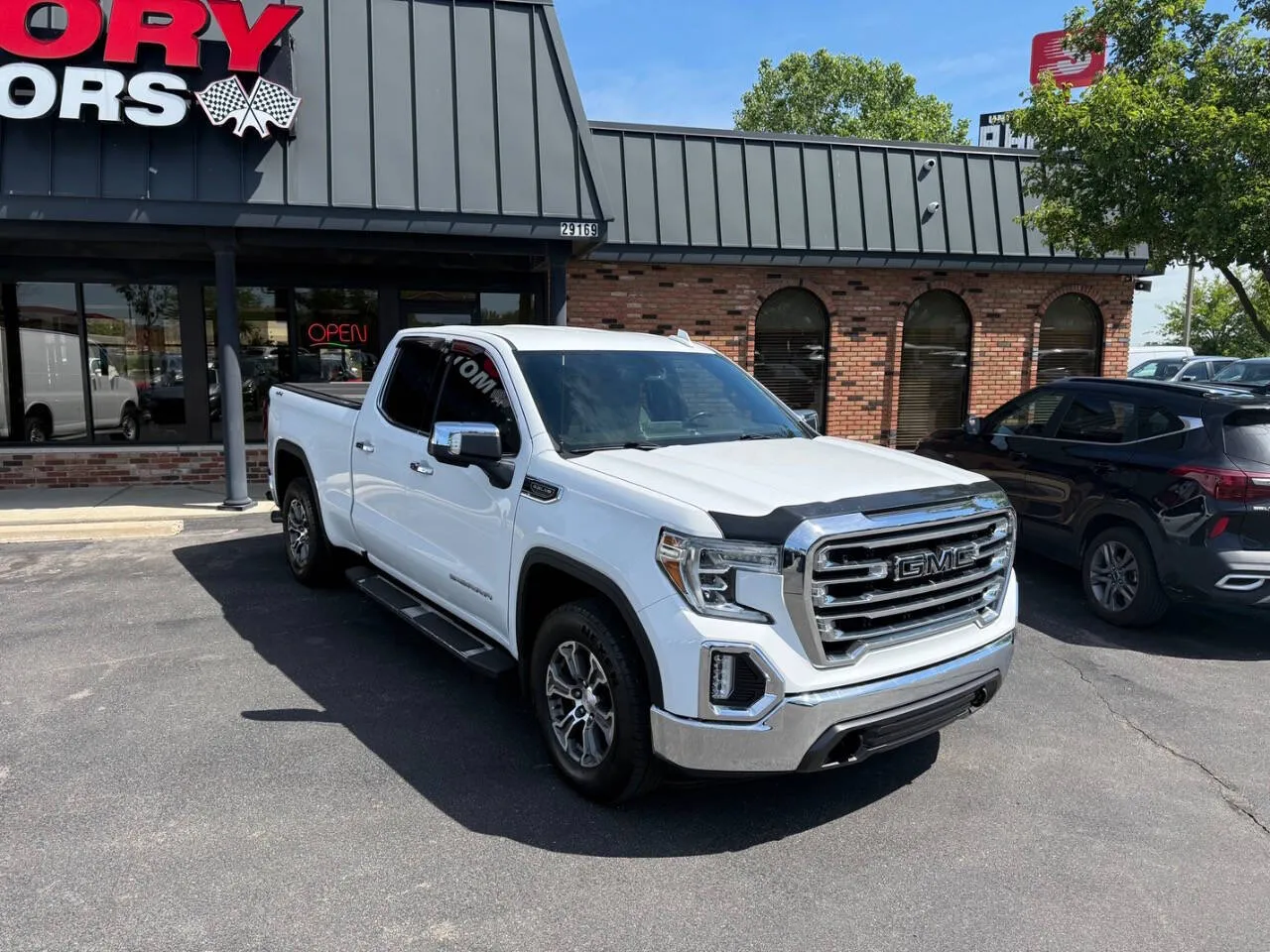 White 2019 GMC Sierra 1500 SLT 4x4 4dr Double Cab 6.6 ft. SB for sale in Chesterfield, MI