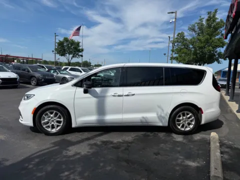 More photos of 2025 Chrysler Pacifica Select 4dr Mini Van at Victory Motors Chesterfield, MI