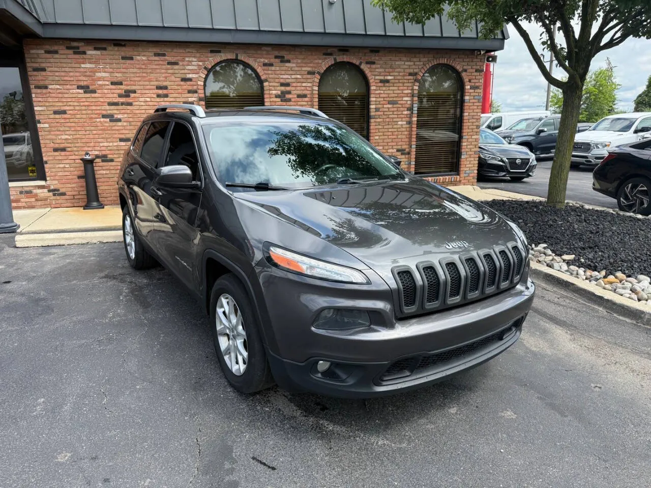 Gray 2015 Jeep Cherokee Latitude 4dr SUV for sale in Chesterfield, MI