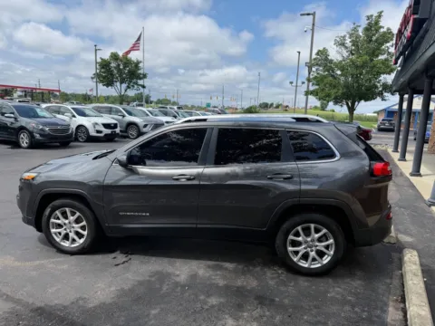 More photos of 2015 Jeep Cherokee Latitude 4dr SUV at Victory Motors Chesterfield, MI