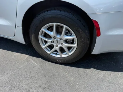 More photos of 2023 Chrysler Pacifica Touring L 4dr Mini Van at Victory Motors Chesterfield, MI