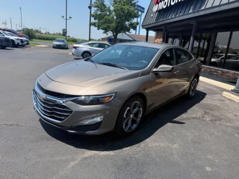 Another view of 2020 Chevrolet Malibu LT 4dr Sedan for sale in Chesterfield, MI at Victory Motors Chesterfield