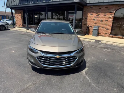 Photos of 2020 Chevrolet Malibu LT 4dr Sedan for sale in Chesterfield, MI at Victory Motors Chesterfield