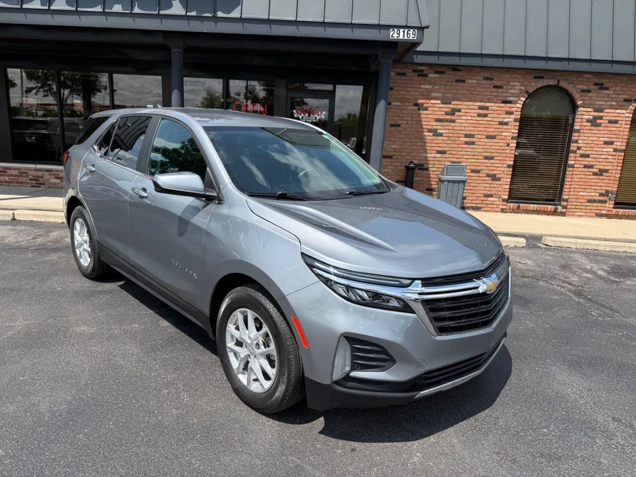 Gray 2023 Chevrolet Equinox LT 4dr SUV w/1LT for sale in Chesterfield, MI