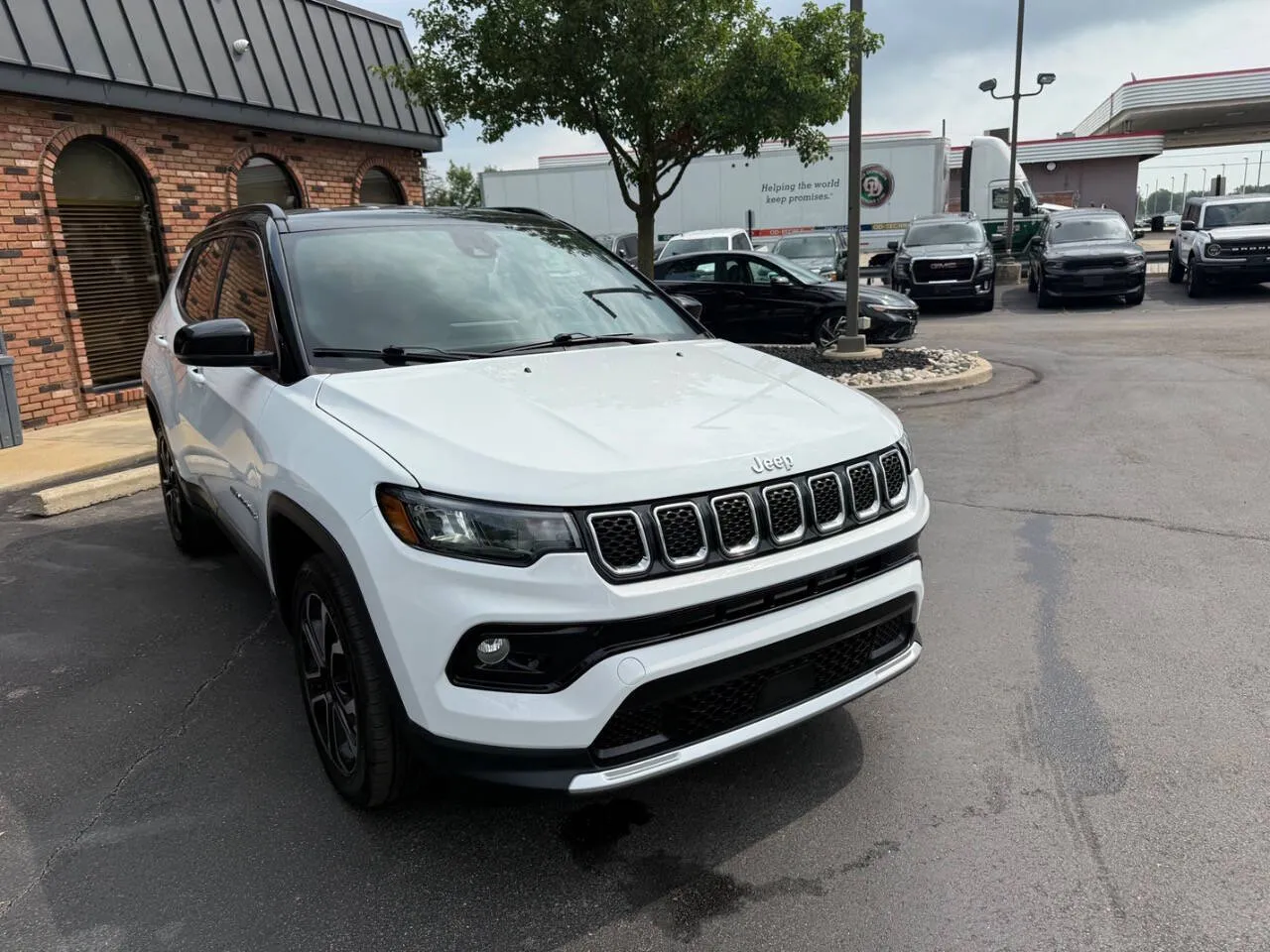 White 2023 Jeep Compass Limited 4x4 4dr SUV for sale in Chesterfield, MI