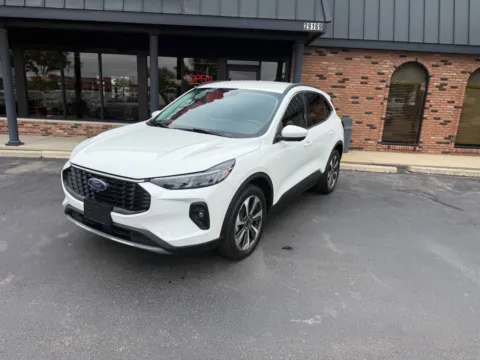 Another view of 2024 Ford Escape Platinum AWD 4dr SUV for sale in Chesterfield, MI at Victory Motors Chesterfield
