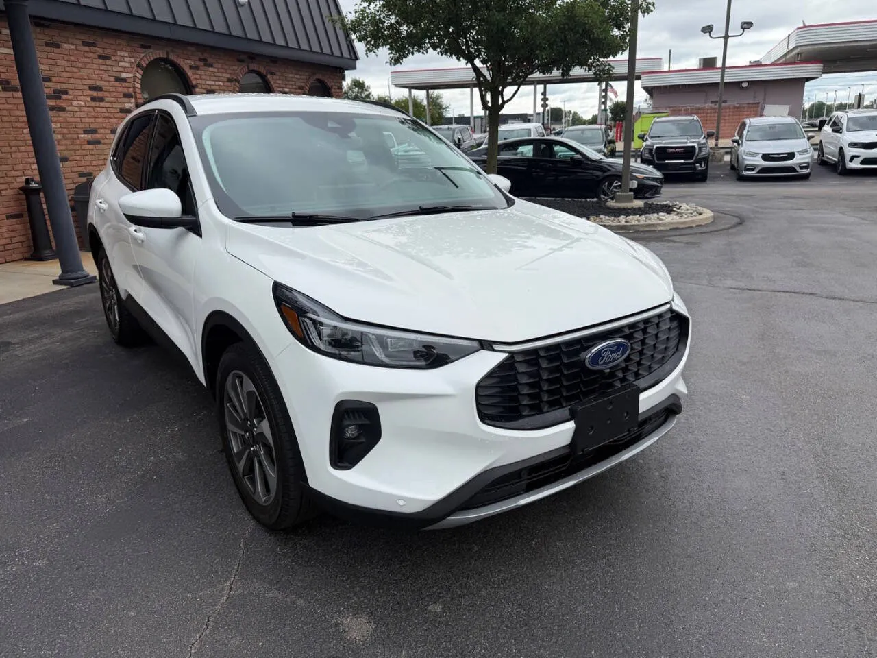 White 2024 Ford Escape Platinum AWD 4dr SUV for sale in Chesterfield, MI