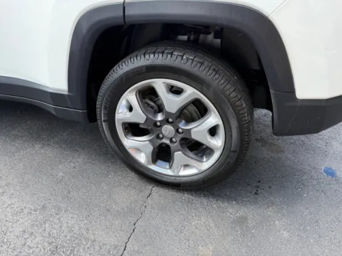 More photos of 2020 Jeep Compass Limited 4x4 4dr SUV at Victory Motors Chesterfield, MI