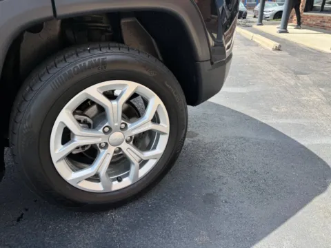 More photos of 2024 Jeep Compass Latitude 4x4 4dr SUV at Victory Motors Chesterfield, MI