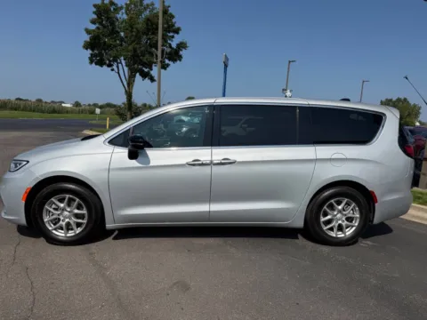 More photos of 2026 Chrysler Pacifica Select 4dr Mini Van at Victory Motors Chesterfield, MI