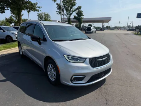 Silver 2026 Chrysler Pacifica Select 4dr Mini Van for sale in Chesterfield, MI