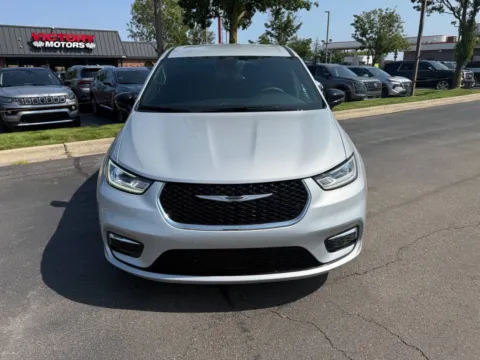 Photos of 2026 Chrysler Pacifica Select 4dr Mini Van for sale in Chesterfield, MI at Victory Motors Chesterfield