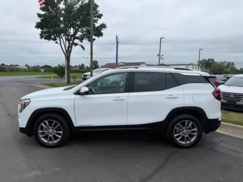 More photos of 2024 GMC Terrain SLT AWD 4dr SUV at Victory Motors Chesterfield, MI