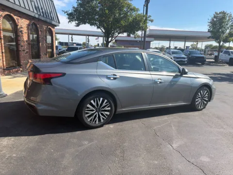 More photos of 2023 Nissan Altima 2.5 SV 4dr Sedan at Victory Motors Chesterfield, MI