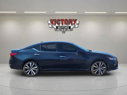 Photos of 2022 Nissan Altima 2.5 Platinum AWD 4dr Sedan for sale in Chesterfield, MI at Victory Motors Chesterfield