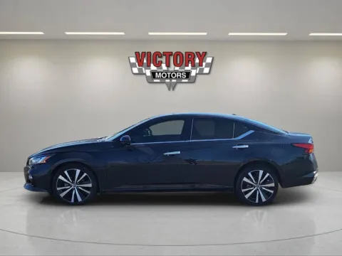 More photos of 2022 Nissan Altima 2.5 Platinum AWD 4dr Sedan at Victory Motors Chesterfield, MI