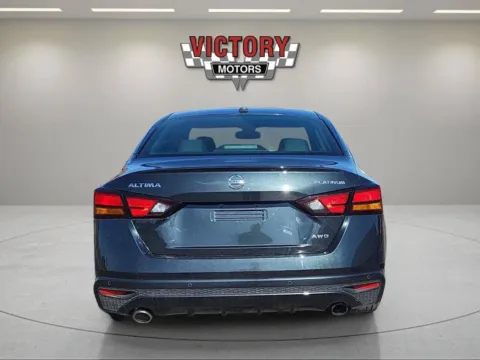 Another view of 2022 Nissan Altima 2.5 Platinum AWD 4dr Sedan for sale in Chesterfield, MI at Victory Motors Chesterfield