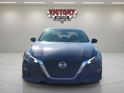 More photos of 2022 Nissan Altima 2.5 Platinum AWD 4dr Sedan at Victory Motors Chesterfield, MI