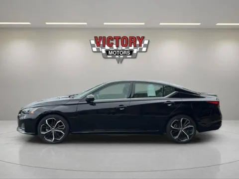 More photos of 2023 Nissan Altima 2.5 SR 4dr Sedan at Victory Motors Chesterfield, MI