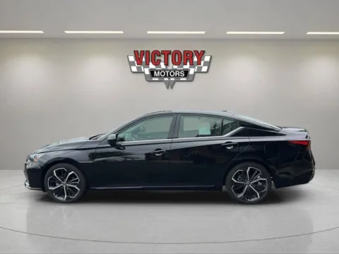 More photos of 2023 Nissan Altima 2.5 SR 4dr Sedan at Victory Motors Chesterfield, MI