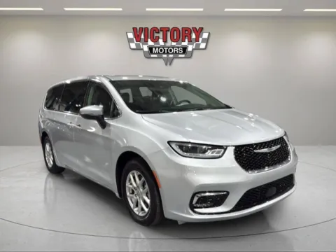 Silver 2023 Chrysler Pacifica Touring L 4dr Mini Van for sale in Chesterfield, MI