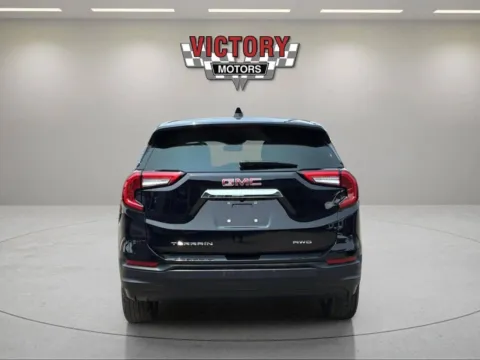 More photos of 2024 GMC Terrain SLE AWD 4dr SUV at Victory Motors Chesterfield, MI