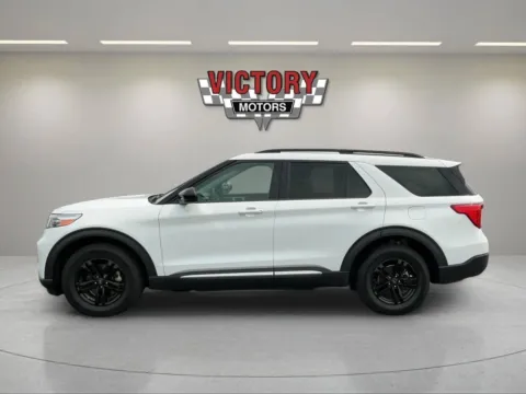 Another view of 2022 Ford Explorer XLT AWD 4dr SUV for sale in Chesterfield, MI at Victory Motors Chesterfield