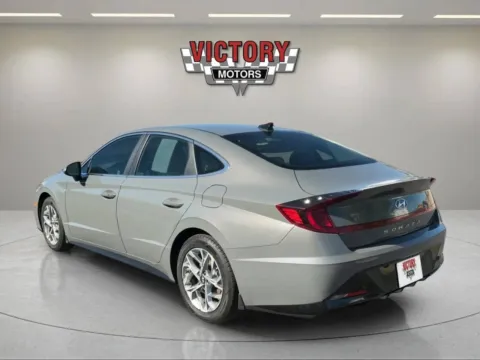 More photos of 2023 Hyundai Sonata SEL 4dr Sedan at Victory Motors Chesterfield, MI