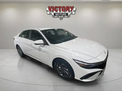 White 2024 Hyundai Elantra SEL 4dr Sedan for sale in Chesterfield, MI