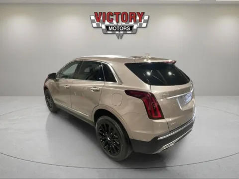 Another view of 2022 Cadillac XT5 Premium Luxury 4x4 4dr SUV for sale in Chesterfield, MI at Victory Motors Chesterfield