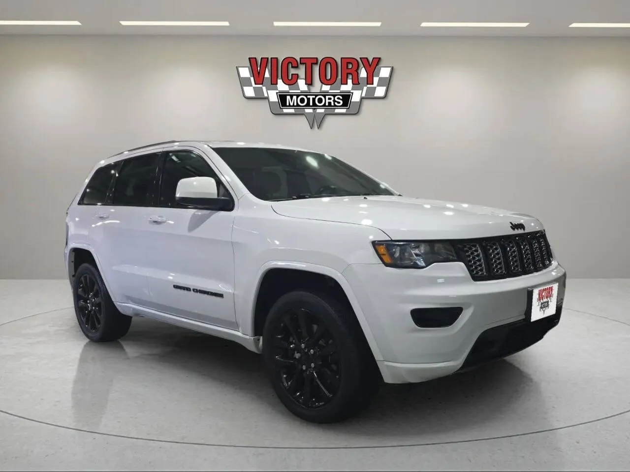 White 2021 Jeep Grand Cherokee Laredo E 4x4 4dr SUV for sale in Chesterfield, MI