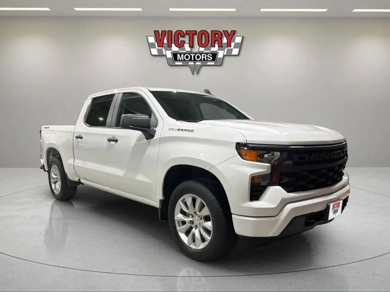 White 2022 Chevrolet Silverado 1500 Custom 4x4 4dr Crew Cab 5.8 ft. SB for sale in Chesterfield, MI