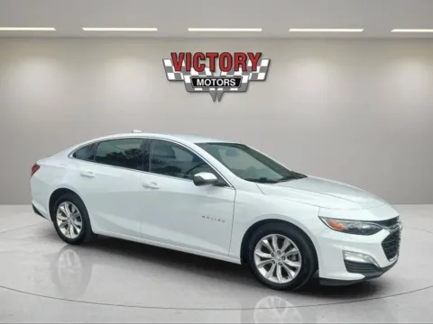 White 2019 Chevrolet Malibu LT 4dr Sedan for sale in Chesterfield, MI