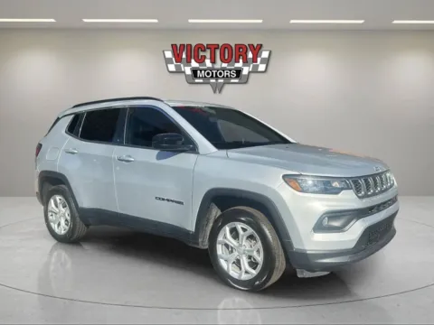 Gray 2024 Jeep Compass Latitude 4x4 4dr SUV for sale in Chesterfield, MI