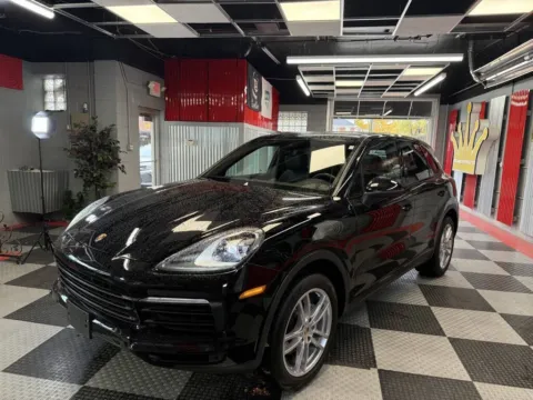 More photos of 2020 Porsche Cayenne Base AWD 4dr SUV at Victory Motors Royal Oak, MI