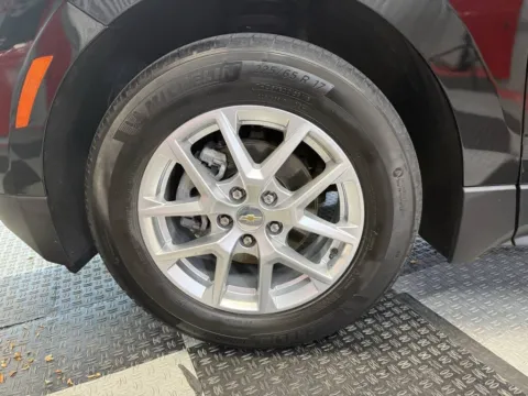 More photos of 2022 Chevrolet Equinox LT 4dr SUV w/1LT at Victory Motors Royal Oak, MI