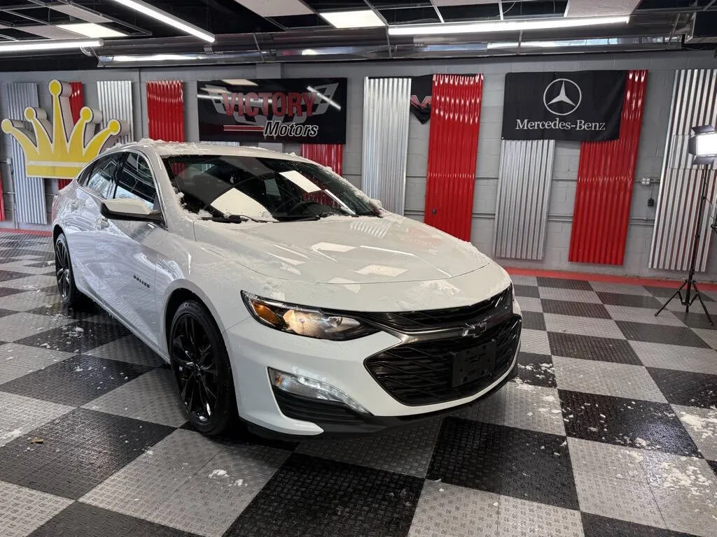 White 2023 Chevrolet Malibu LT 4dr Sedan w/1LT for sale in Royal Oak, MI