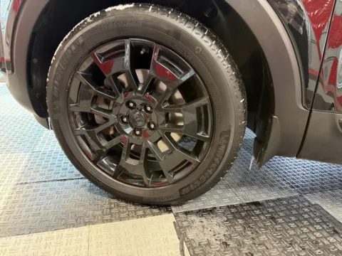 Another view of 2021 Kia Telluride SX AWD 4dr SUV for sale in Royal Oak, MI at Victory Motors Royal Oak