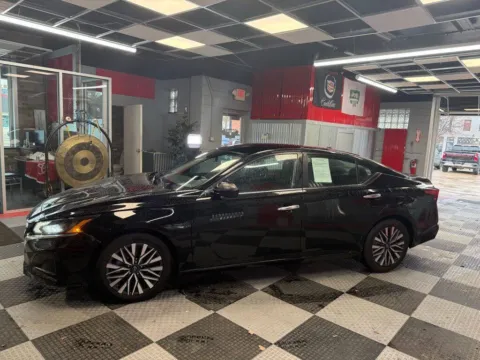 More photos of 2024 Nissan Altima 2.5 SV 4dr Sedan at Victory Motors Royal Oak, MI